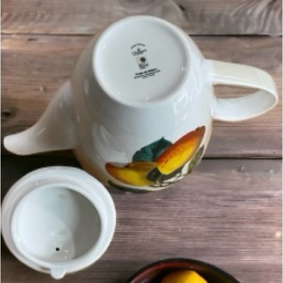 Fruit de Saison by Queen’s ceramic teapot - Picture 2 of 4